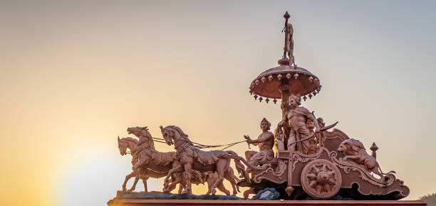 A statue of the Hindu god Krishna and his devotee Arjuna at Parmarth Niketan in Rishikesh, North India Best place to visit in rishikesh for inner peace of mind and soul mahabharata stock pictures, royalty-free photos & images