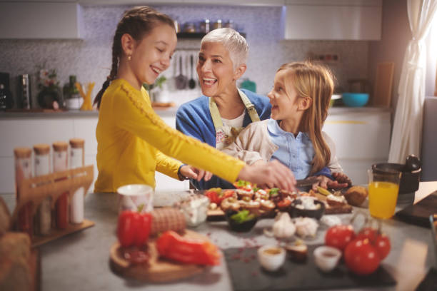 istock Family in the kitchen 962535176