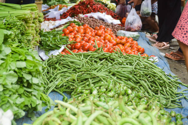 istock Weekend local market in Bukit Lawang 962539056