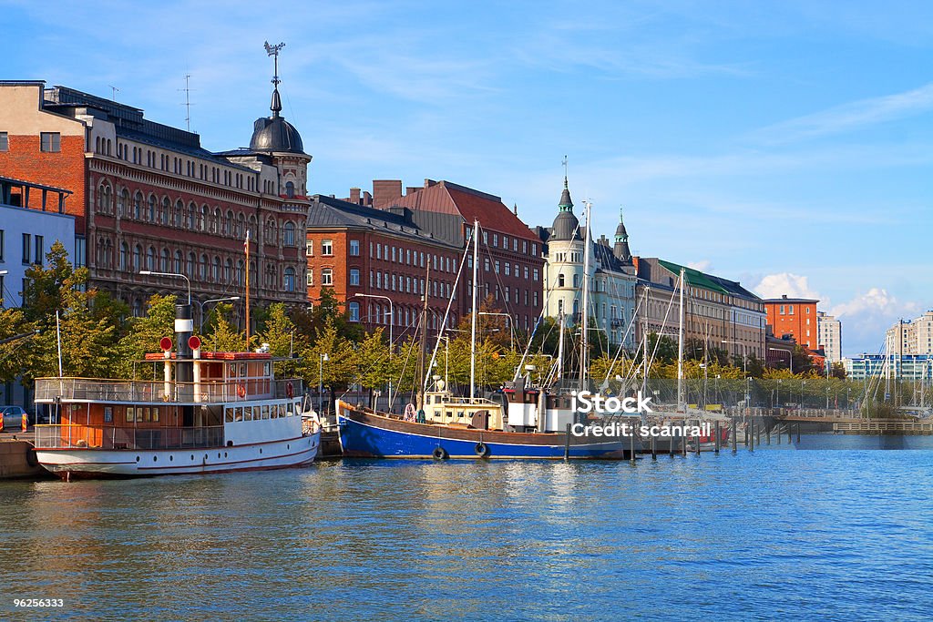 Ciudad antigua de muelle en Helsinki, Finlandia - Foto de stock de Agua libre de derechos