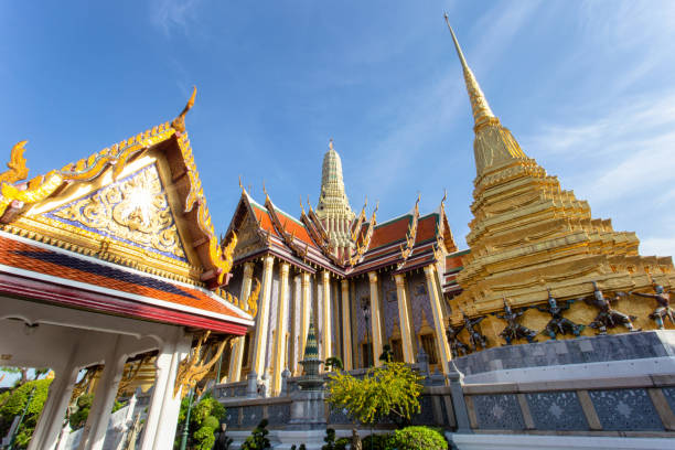 istock Wat Phra Kaew Ancient temple in bangkok, Thailand 962570524