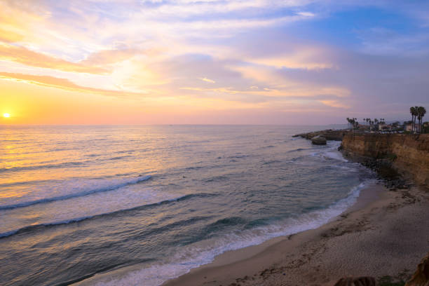 puesta de sol sunset de acantilados - california coastline beach cliff fotografías e imágenes de stock