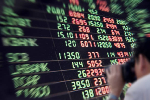 istock Investment Analysts Background Backgrounds Wallpaper 962588674