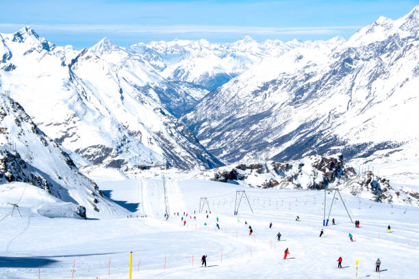 istock Ski Cource down to Zermat From Plateau Rosa in March (Valle d'Aosta, Italy / Wallis, Switzerland) 962590456