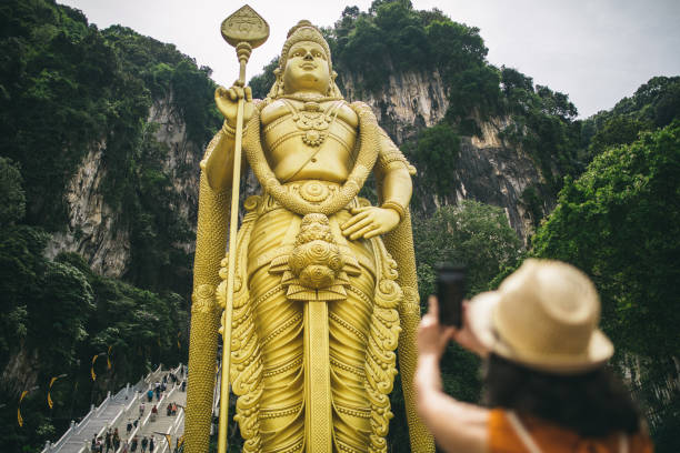 istock Woman and a breathtaking Murugan statue 962603772