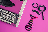 hipster-detektiv-explorer-kreative-abstrakter-begriff.jpg?b=1&s=170x170&k=20&c=wxf9amFbQr5tZZu5QbReofjsaIpPCAaygfCm1_H09ZE=