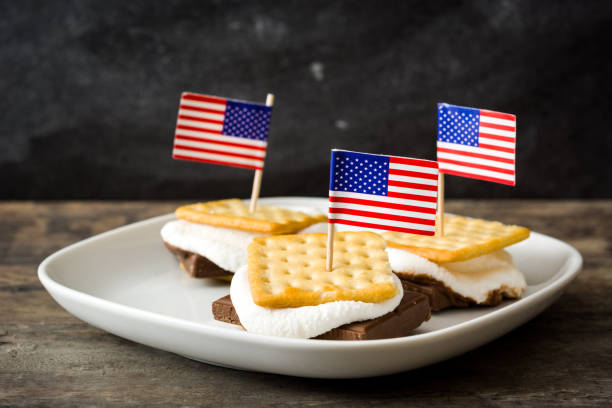istock Homemade smore and USA flag 962629964