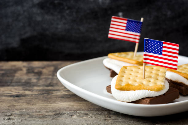 istock Homemade smore and USA flag 962630330