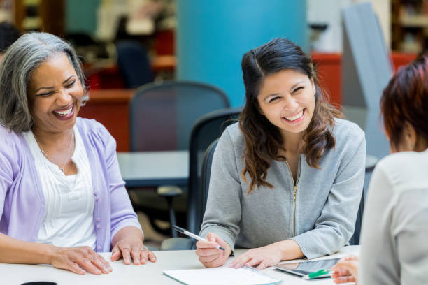 istock Businesspeople participate in meeting 962641950
