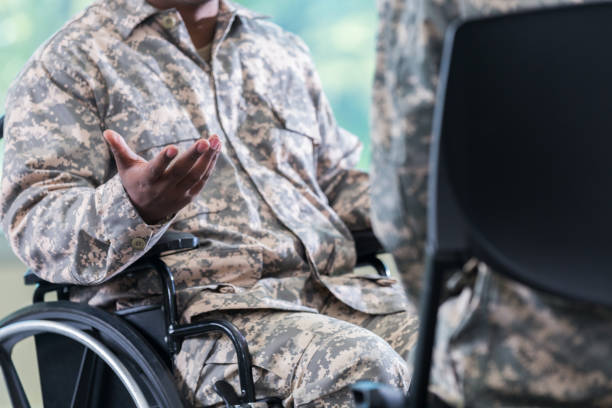 istock Injured soldier talks with doctor 962642266