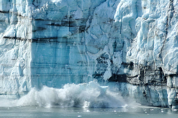 separação glacial, garantindo os glaciar margerie, alasca - ice cold glacier blue imagens e fotografias de stock