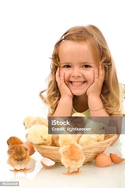 행복함 여자아이 자신의 어린 닭 병아리에 대한 스톡 사진 및 기타 이미지 - 병아리, 아이, 가금류