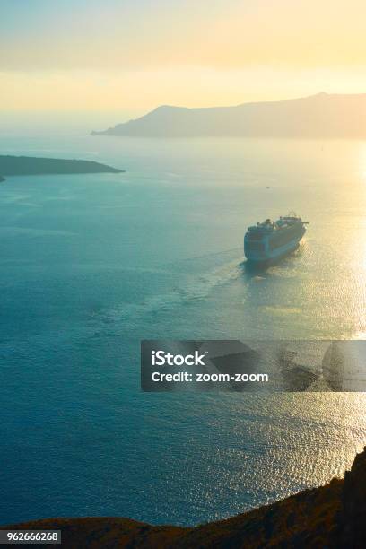 Sea And Ship Stock Photo - Download Image Now - Cruise - Vacation, Beauty, Horizon