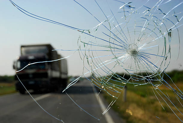 broken para-brisa - windshield - fotografias e filmes do acervo