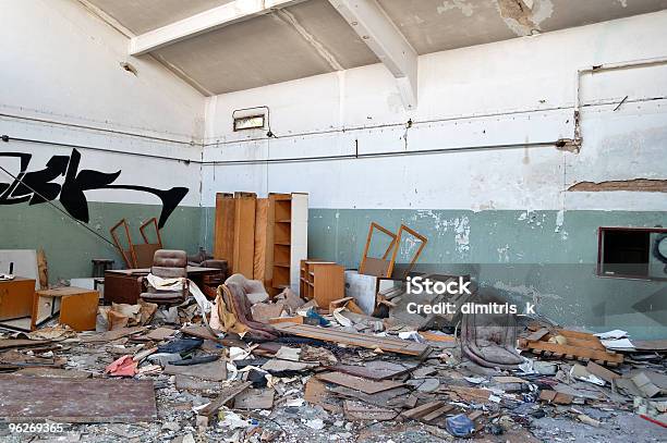 Foto de Fábrica Abandonada e mais fotos de stock de Abandonado - Abandonado, Acabado, Anti-higiênico