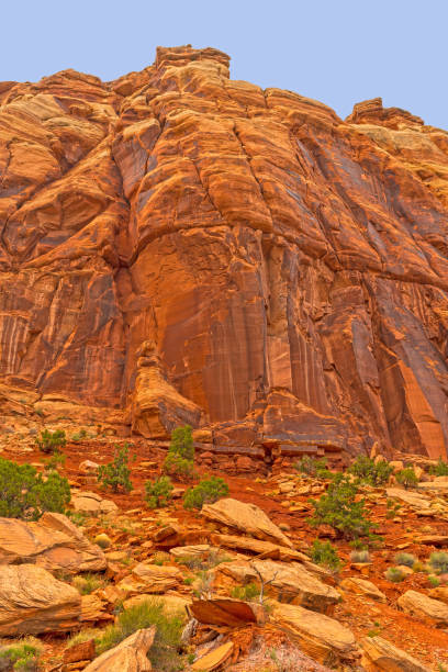 penhascos de rocha vermelha contra o céu - red rocks rock canyon escarpment - fotografias e filmes do acervo