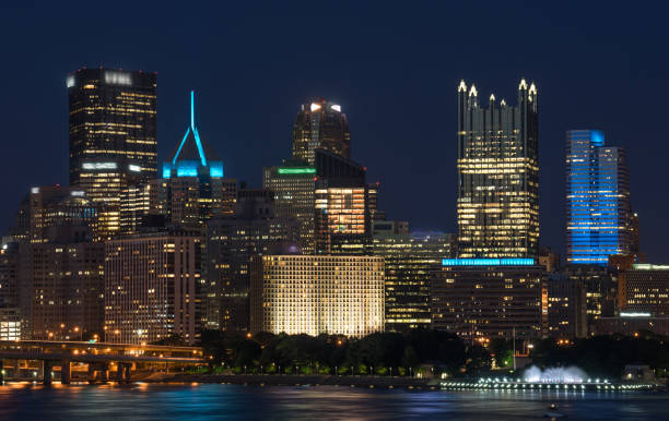 istock Great View of Pittsburgh 962731588