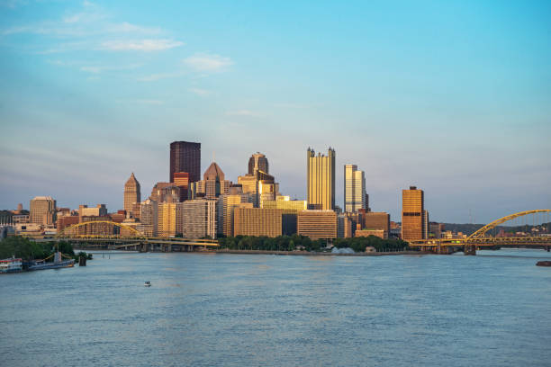 istock Great View of Pittsburgh 962731614