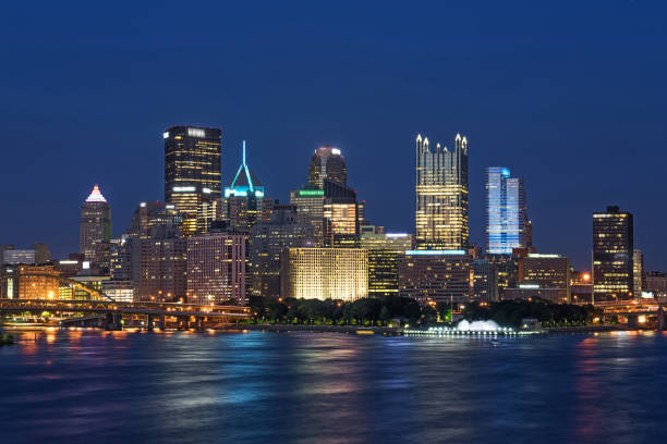 istock Great View of Pittsburgh 962731666