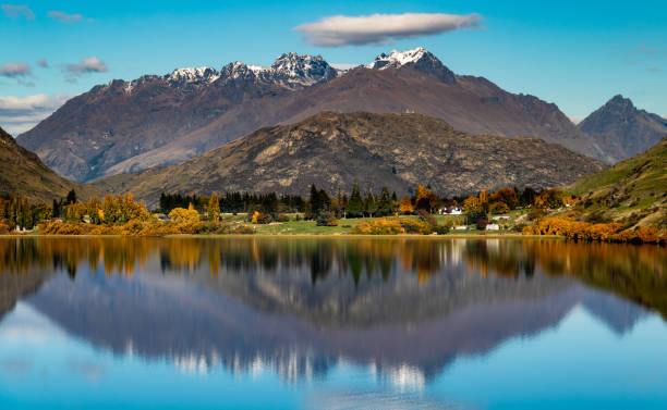 istock Autumn reflections at Lake Hayes 962752822