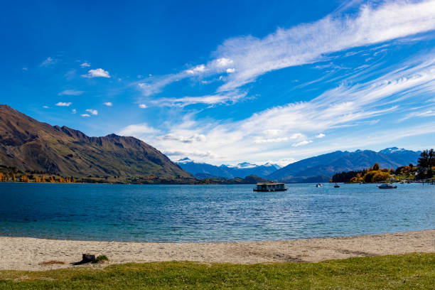 istock Lake Wanaka trees and Shoreline 962753060