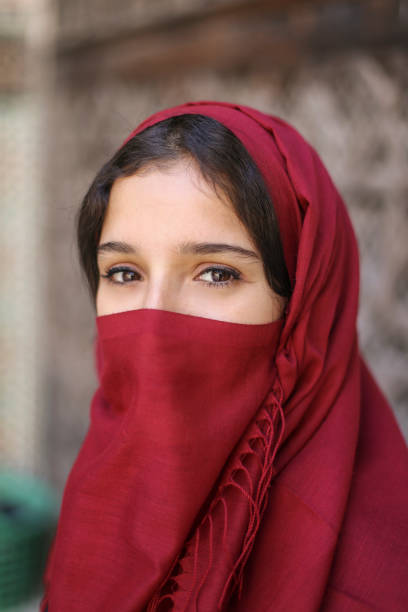 istock Arab woman in traditional clothing 962756252