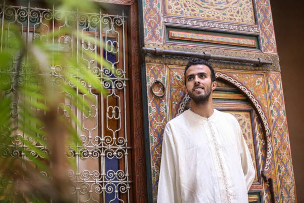 istock Arab man in traditional clothing 962756324