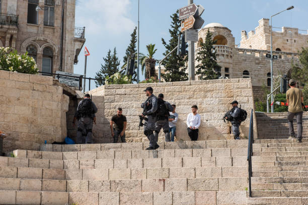 polizia israeliana a gerusalemme - muslim terrorist foto e immagini stock