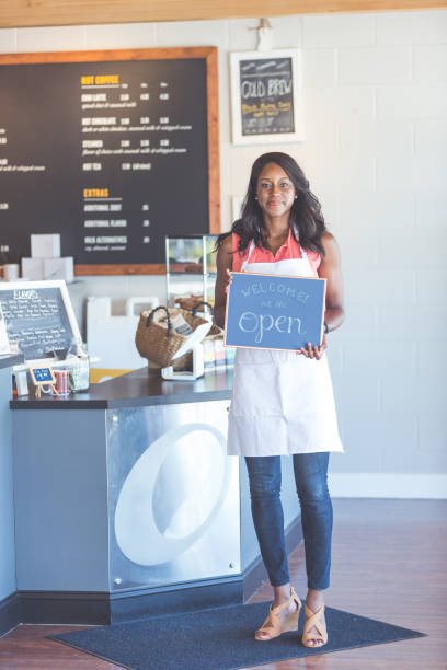 istock Female coffee shop entrepreneur 962775892