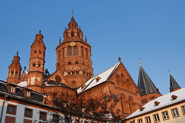 Mainz Cathedral (Mainzer Dom) on a Beautiful Winter's Day  mainz stock pictures, royalty-free photos & images