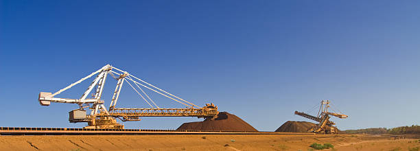 apilador pilbara reclaimer una mina en el sitio - reclaimer fotografías e imágenes de stock