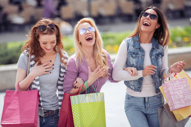istock Best friends in shopping 962781880