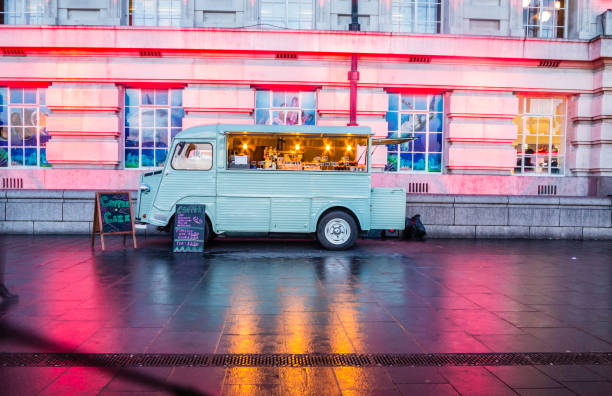 Van kiosk London,United Kingdom-28 March 2018:A van kiosk outside the County Hall with reflection the road after rain london county hall stock pictures, royalty-free photos & images