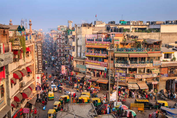 city life-großen basar, paharganj, neu-delhi, indien - india stock-fotos und bilder