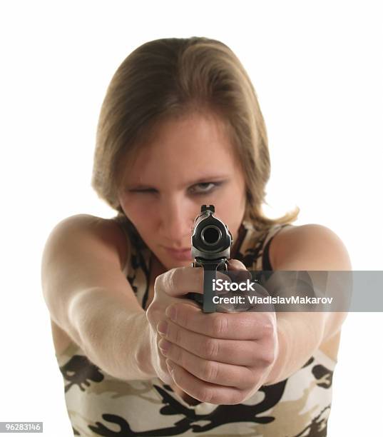 La Mujer Joven Con Una Pistola Foto de stock y más banco de imágenes de Actividad inmóvil general - Actividad inmóvil general, Adulto, Adulto joven