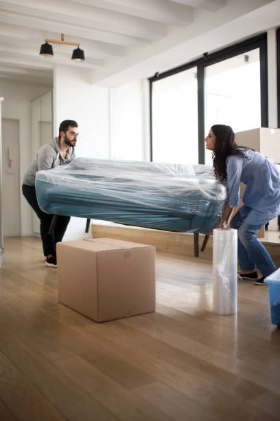 istock Couple leaving the apartment 962833750