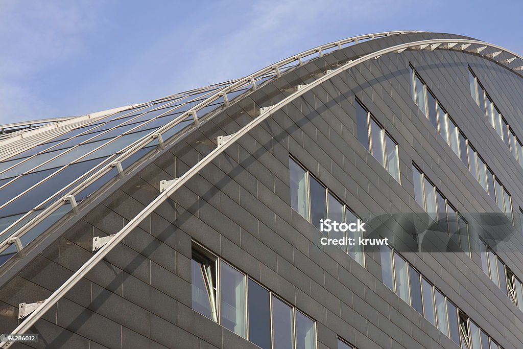 Moderno edificio con techo de vidrio para - Foto de stock de Abstracto libre de derechos