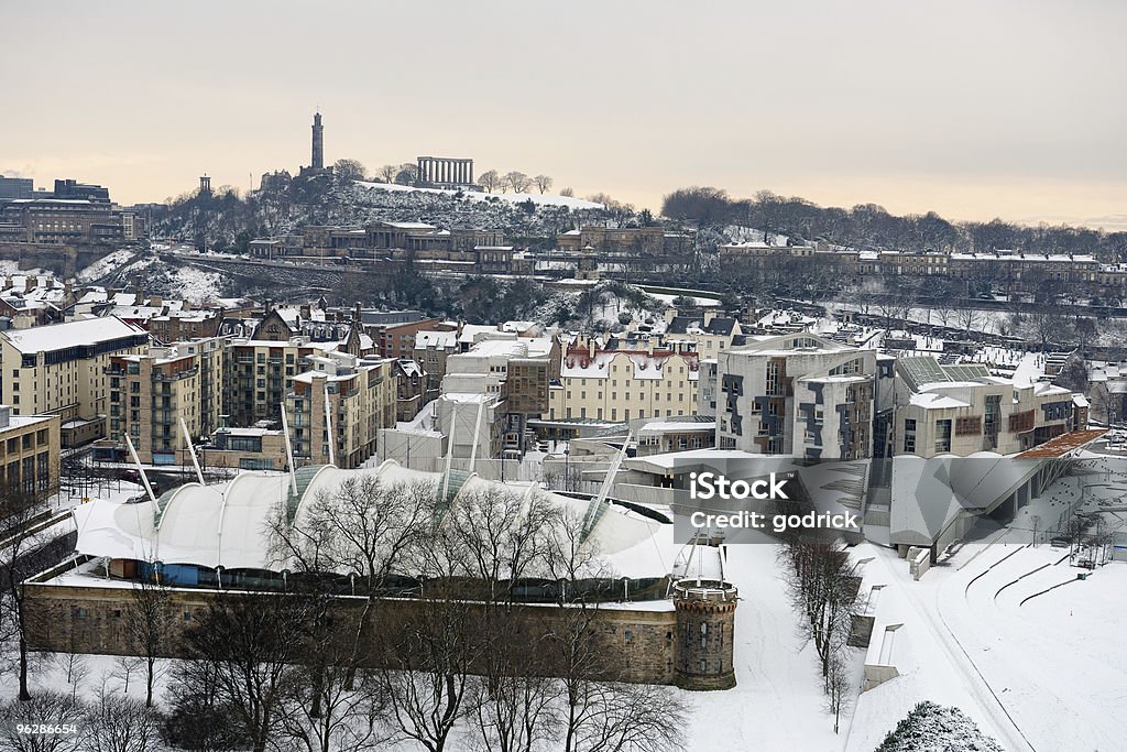 Parlamento escocês, Edimburgo, Escócia, Reino Unido, na neve - Foto de stock de Edifício do Parlamento escocês royalty-free