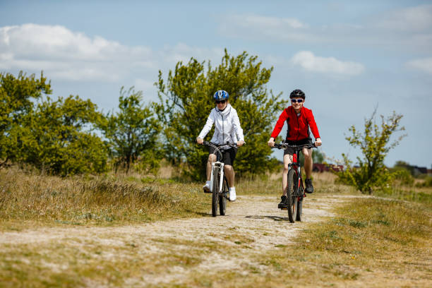 istock Healthy lifestyle - people riding bicycles 962900368