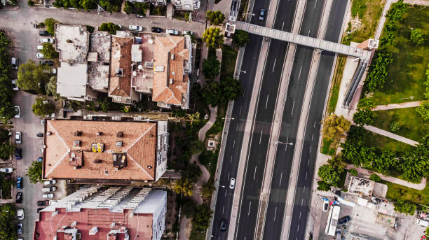 istock Road in City and Buildings 962916798