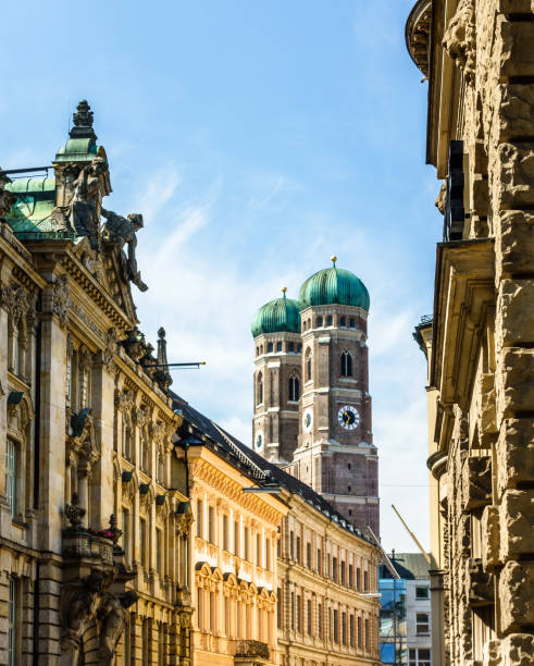 istock Famous Munich Cathedral - Liebfrauenkirche 962926616