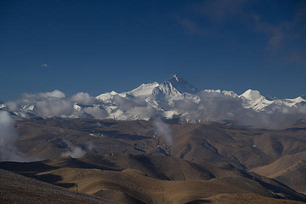 istock Mt. Everest from Kya Wu Lah Pass in Tibet A 962947820
