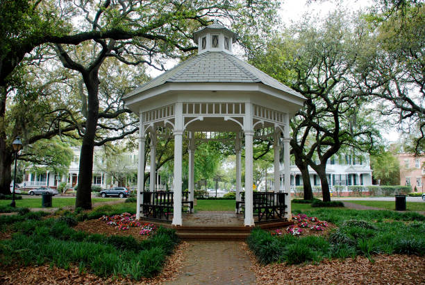 istock Whitfield Square in Savannah, Georgia 962954944