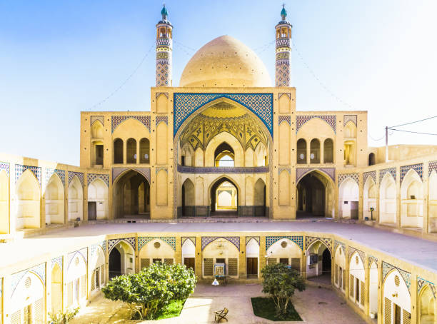 istock Agha Bozorg mosque in Kashan - Iran 962984994