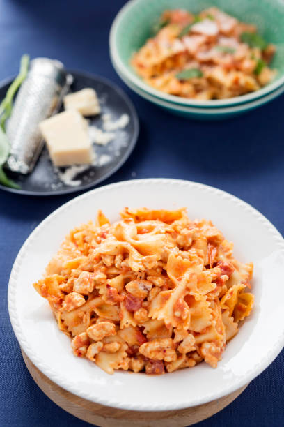 istock Farfalle pasta with chicken in tomato sauce 962985916
