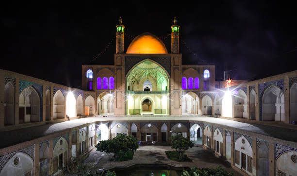 istock Agha Bozorg mosque in Kashan - Iran 962988776