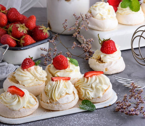 istock baked meringue with cream and fresh strawberries 963004732