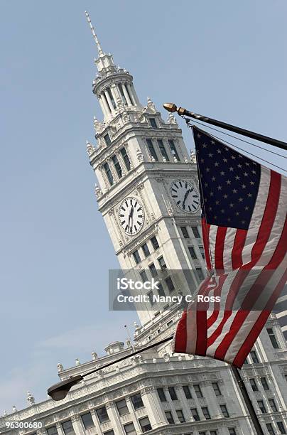 Amerikanische Flagge Und Den Uhrenturm Gebäude Die Zeit Deine Patriotische Starsandstripes Stockfoto und mehr Bilder von Amerikanische Flagge