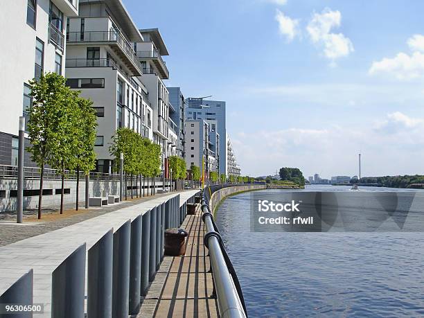 Glasgow Harbour Planos Foto de stock y más banco de imágenes de A la moda - A la moda, Acera, Agua