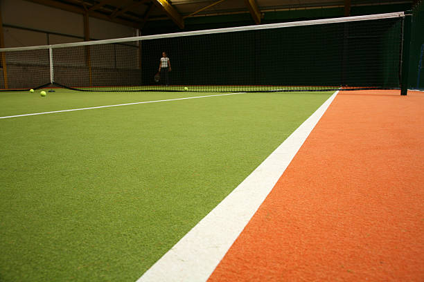 крытые tennis - tennis court indoors net стоковые фото и изображения